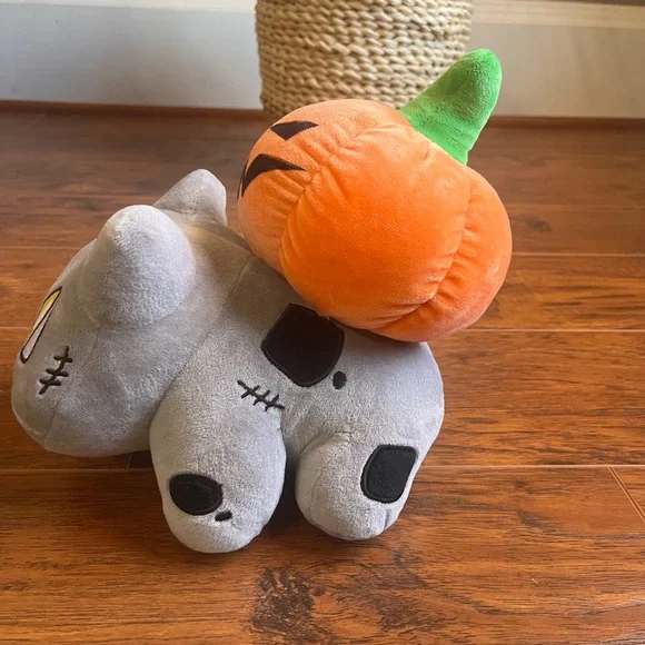 ✨ Spooky Bulbasaur Plushie✨ - Picture 4 of 4